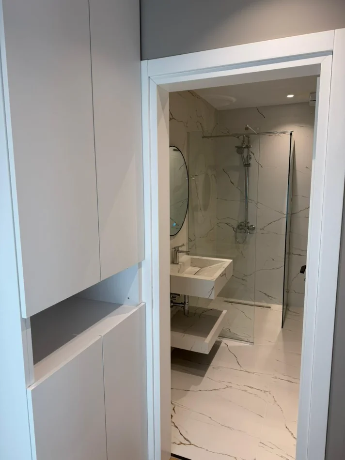 Tirane, jap me qera apartament 1+1 Kati 5, 800 € (Rruga e Elbasanit, Kompleksi Xheluks)