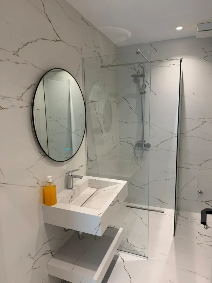 Tirane, jap me qera apartament 1+1 Kati 5, 800 € (Rruga e Elbasanit, Kompleksi Xheluks)