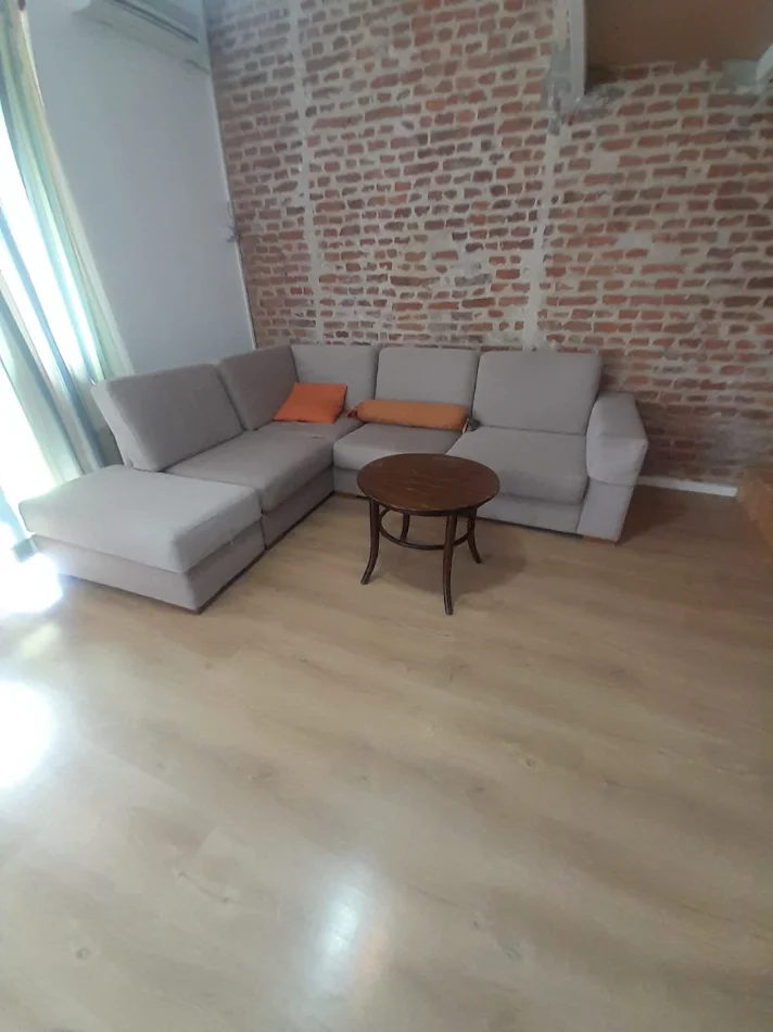 Tirane, jepet me qera Garsioner ,Mobiluar,Kati 3, 40m² ,Çmimi 500 E,  tek  Rruga DURRESIT, Tirane