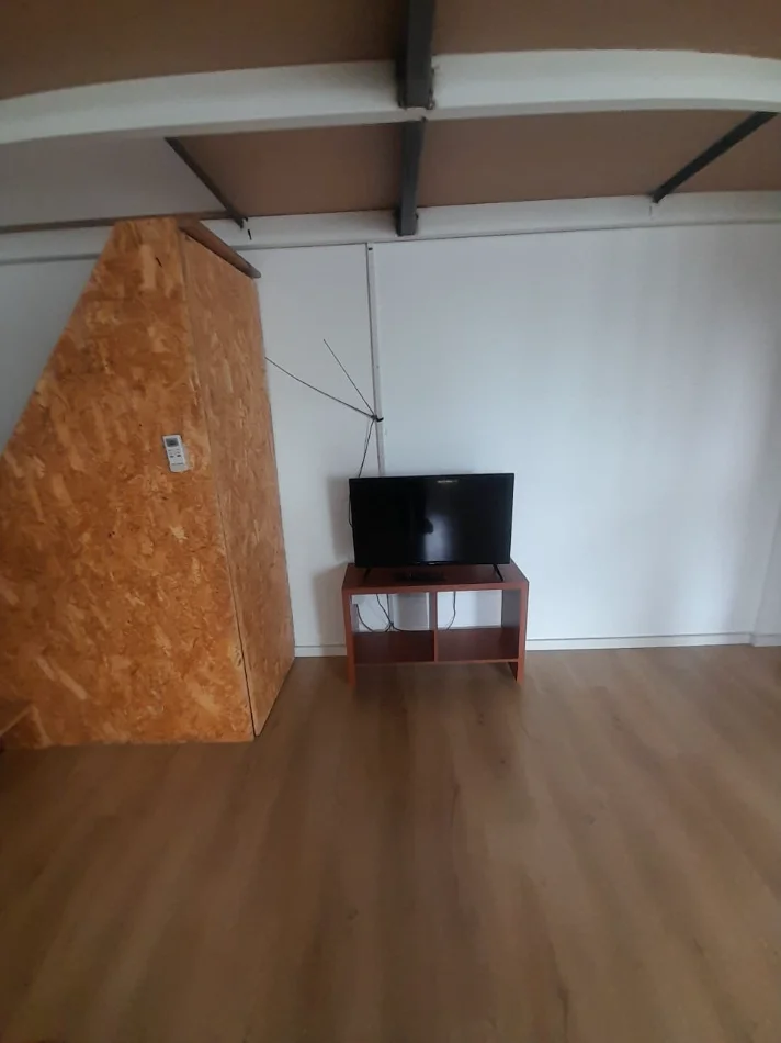 Tirane, jepet me qera Garsioner ,Mobiluar,Kati 3, 40m² ,Çmimi 500 E,  tek  Rruga DURRESIT, Tirane
