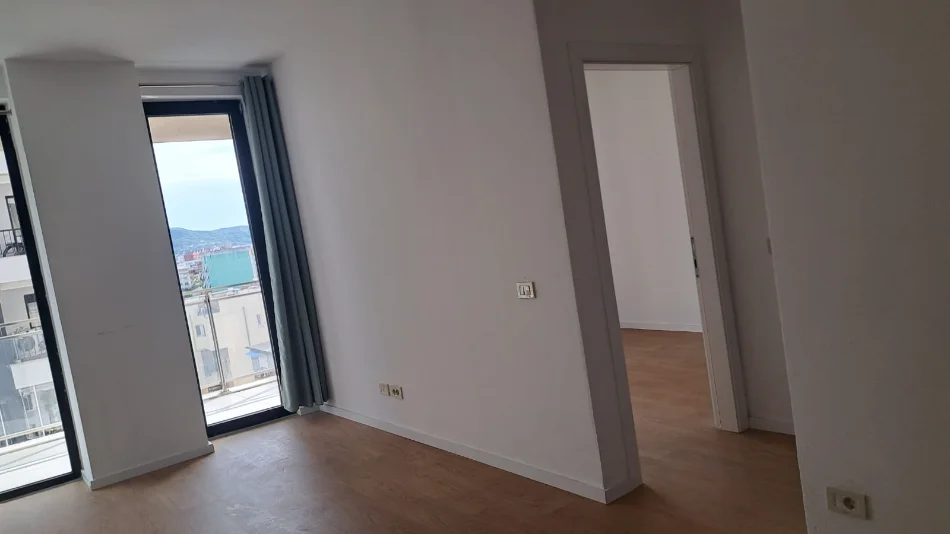 Tirane, jepet me qera apartament 1+1+Ballkon , 71 m² 650 € (Rruga e Durresit)