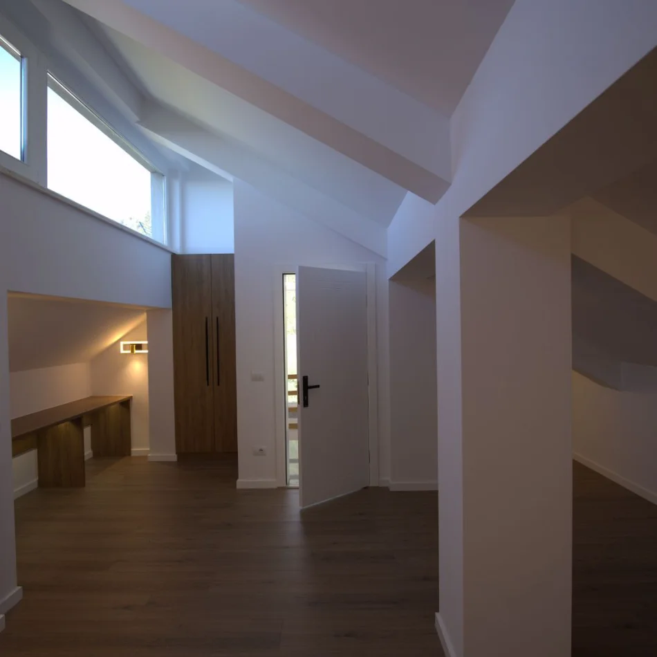 Tirane, jepet me qera Vile 3 Katshe Kati 4, 630 m² 3.500 € (Petrel)