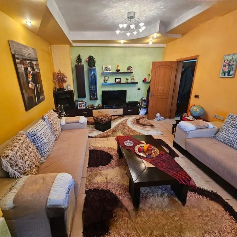 Tirane, jepet me qera apartament 2+1+Ballkon Kati 5, 101 m² 550 € (Rruga 4 Deshmoret)