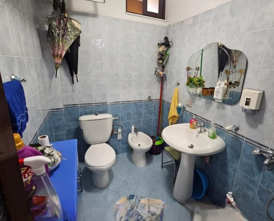 Tirane, jepet me qera apartament 2+1+Ballkon Kati 5, 101 m² 550 € (Rruga 4 Deshmoret)