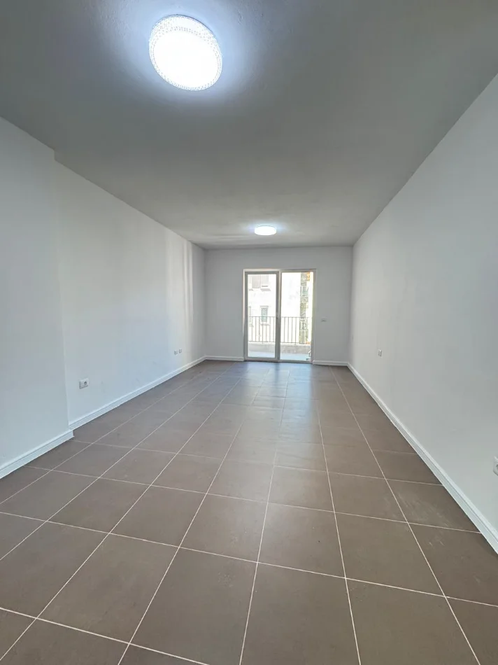 Tirane, jepet me qera apartament 1+1 Kati 5, 65 m² 380 € (Rruga Dritan Hoxha,Kompleksi AURA,Laprakë,Tiranë)