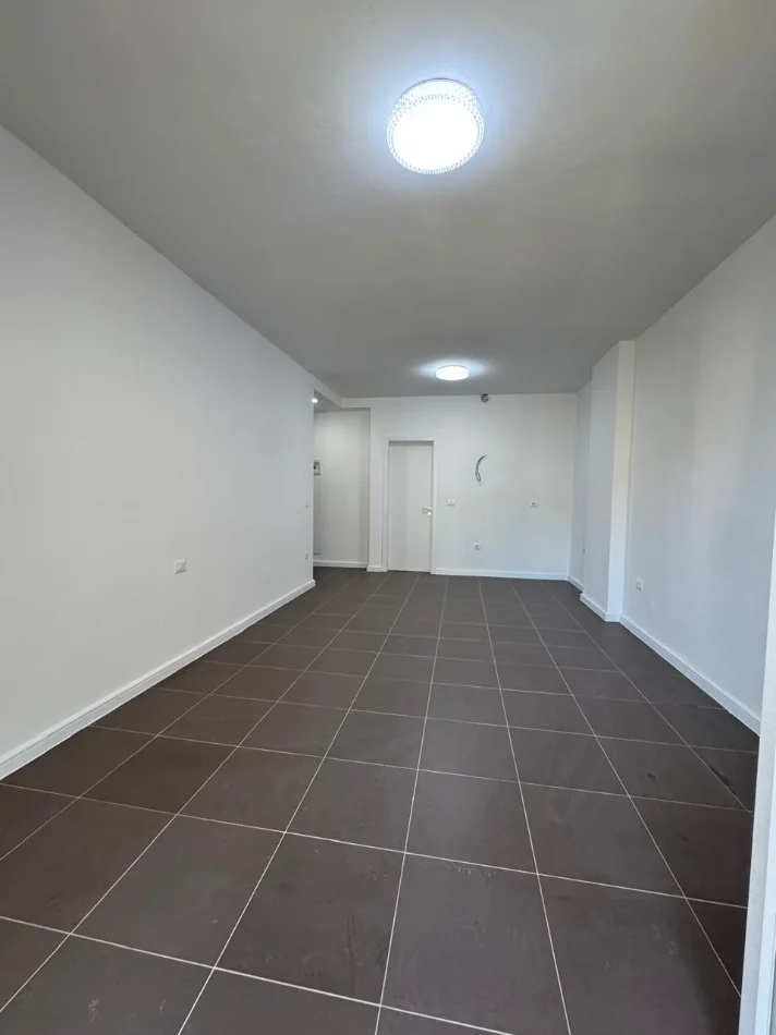 Tirane, jepet me qera apartament 1+1 Kati 5, 65 m² 380 € (Rruga Dritan Hoxha,Kompleksi AURA,Laprakë,Tiranë)