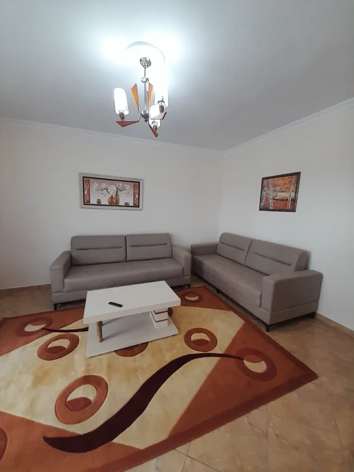 Tirane, jepet me qera Apartament 1+1 Kati 4, 70m²,Çmimi 55.000 Lekë të Reja, Pranë Pastiçeri Bilbili,Rruga e Dibrës, Tiranë.