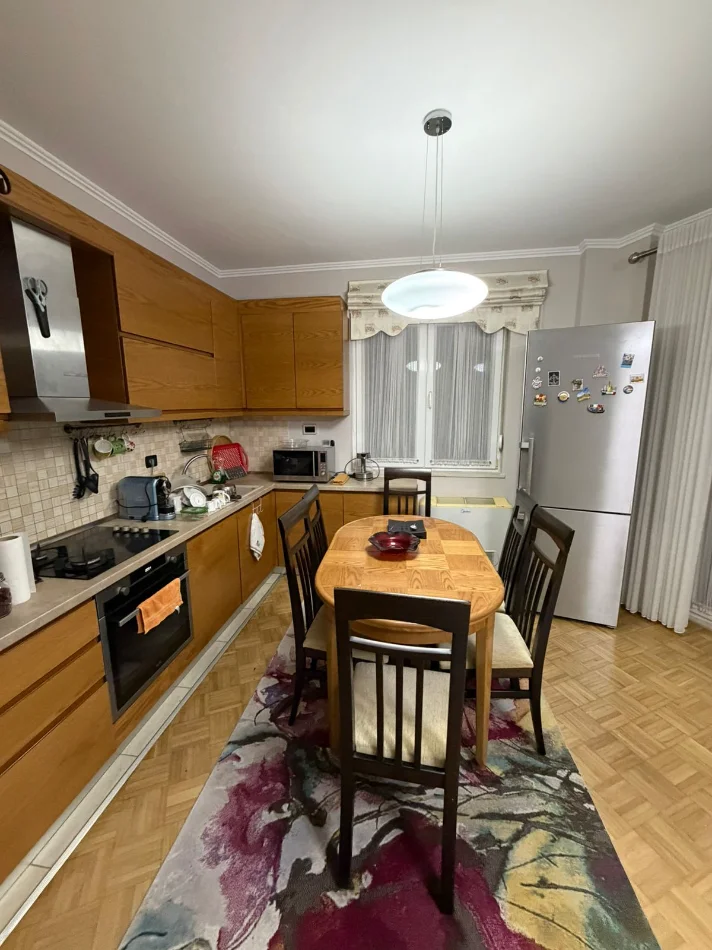 Tirane, jepet me qera apartament 2+1+Ballkon , 89 m² 900 € (Zef Jubani)
