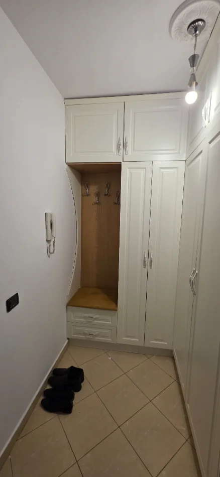 Tirane, jepet me qera apartament 2+1+Aneks+Ballkon Kati 1, 78 m² 500 € (Pallati me Shigjeta)