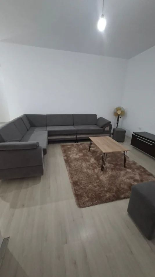 Tirane, jepet me qera apartament 2+1+Ballkon Kati 2, 150 m² 500 € (Rruga siri kodra)
