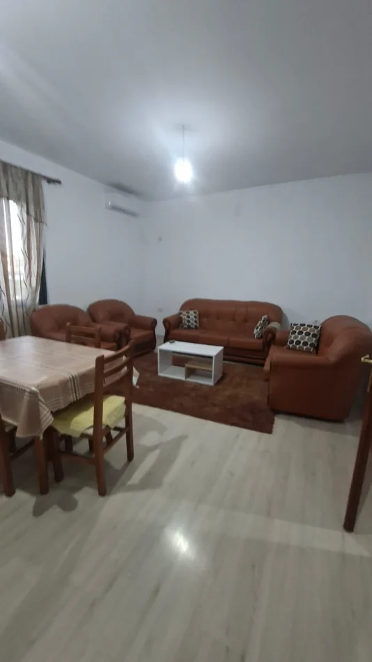 Tirane, jepet me qera apartament 2+1+Ballkon Kati 2, 150 m² 500 € (Rruga siri kodra)