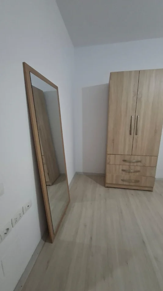 Tirane, jepet me qera apartament 2+1+Ballkon Kati 2, 150 m² 500 € (Rruga siri kodra)