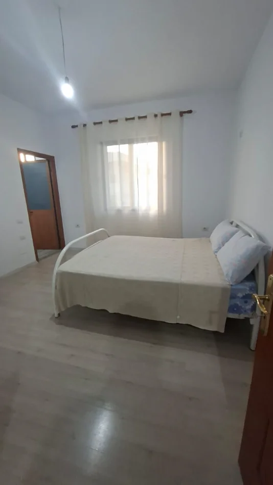 Tirane, jepet me qera apartament 2+1+Ballkon Kati 2, 150 m² 500 € (Rruga siri kodra)