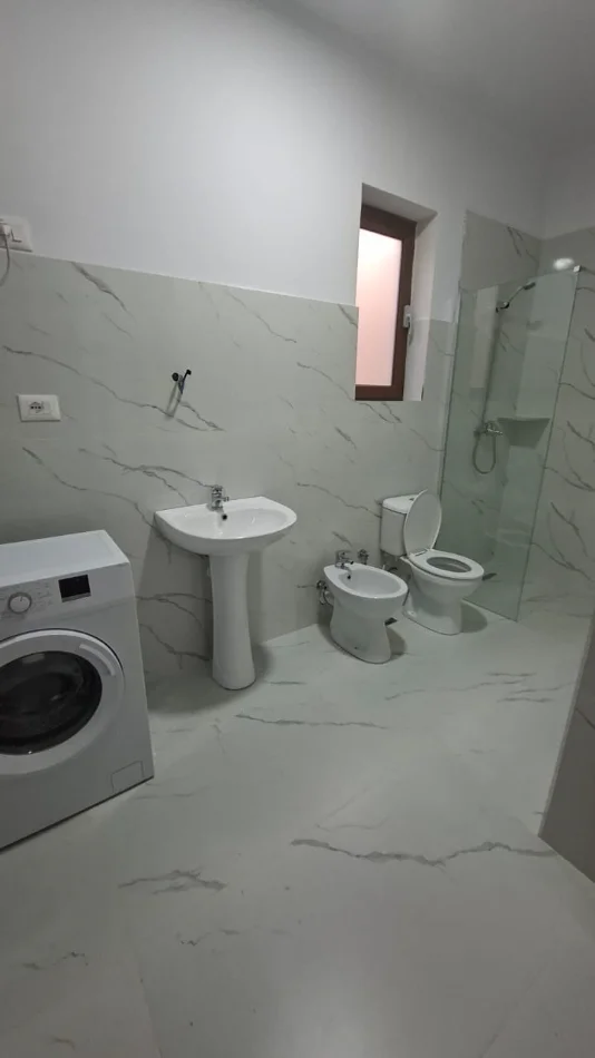 Tirane, jepet me qera apartament 2+1+Ballkon Kati 2, 150 m² 500 € (Rruga siri kodra)