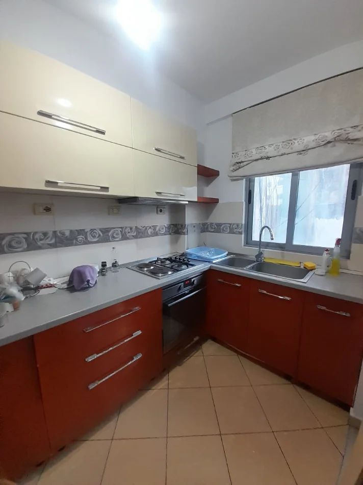 Tirane, jepet me qera Apartament 2+1 Kati 2, Çmimi 45.000 Lekë të Reja, Pranë Pallatit me Shigjeta, Tiranë