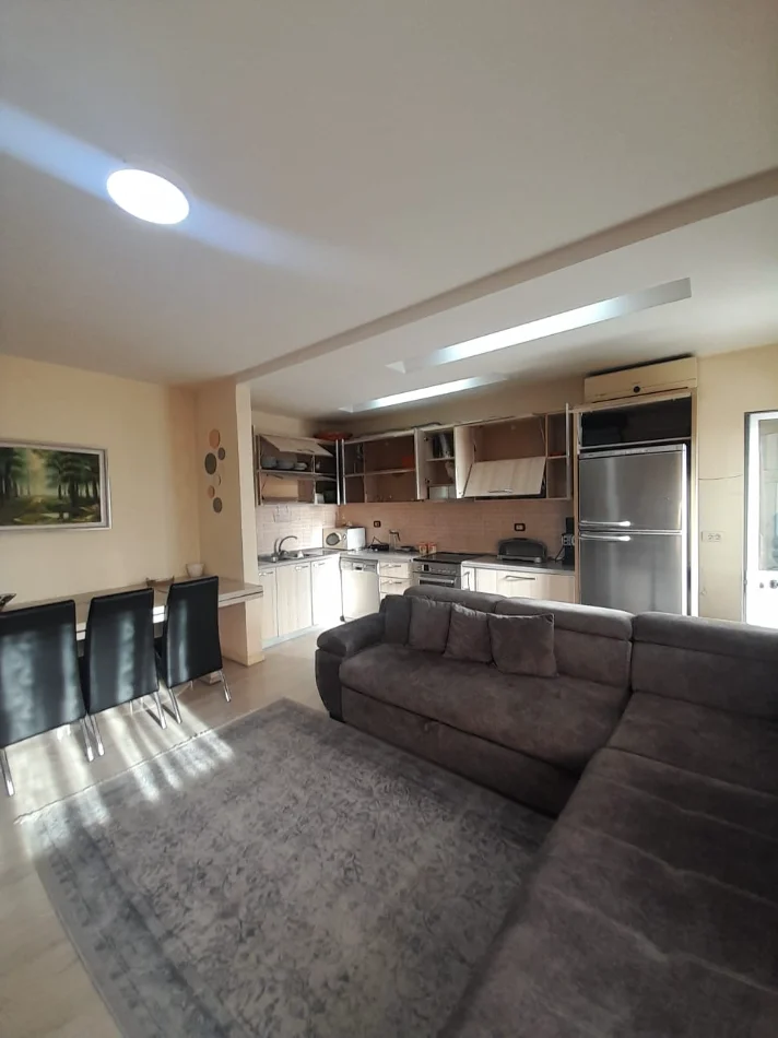 Tirane, jepet me qera Apartament 2+1 Kati 2, 90 m² 50.000 Lekë të Reja,(Vasil Shanto, Stacioni i Fundit i Tiranës Re, Tiranë)