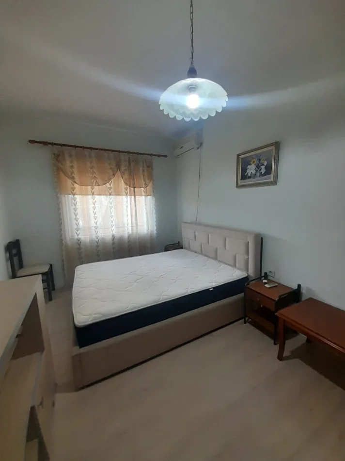 Tirane, jepet me qera Apartament 2+1 Kati 2, 90 m² 50.000 Lekë të Reja,(Vasil Shanto, Stacioni i Fundit i Tiranës Re, Tiranë)