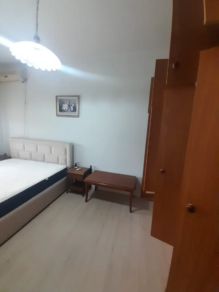 Tirane, jepet me qera Apartament 2+1 Kati 2, 90 m² 50.000 Lekë të Reja,(Vasil Shanto, Stacioni i Fundit i Tiranës Re, Tiranë)
