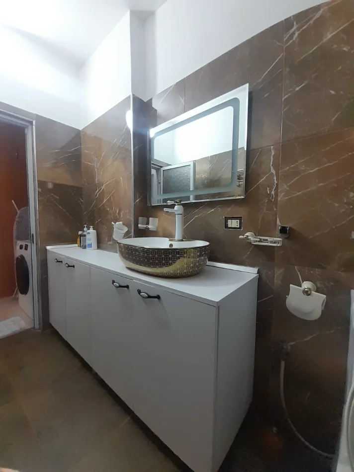Tirane, jepet me qera Apartament 2+1 Kati 2, 90 m² 50.000 Lekë të Reja,(Vasil Shanto, Stacioni i Fundit i Tiranës Re, Tiranë)