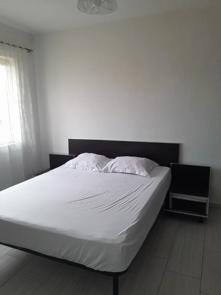 Tirane, jepet me qera nga Pronari, pa-komision apartament 1+1+Ballkon Kati 5, 70 m² 400 € (oslo)