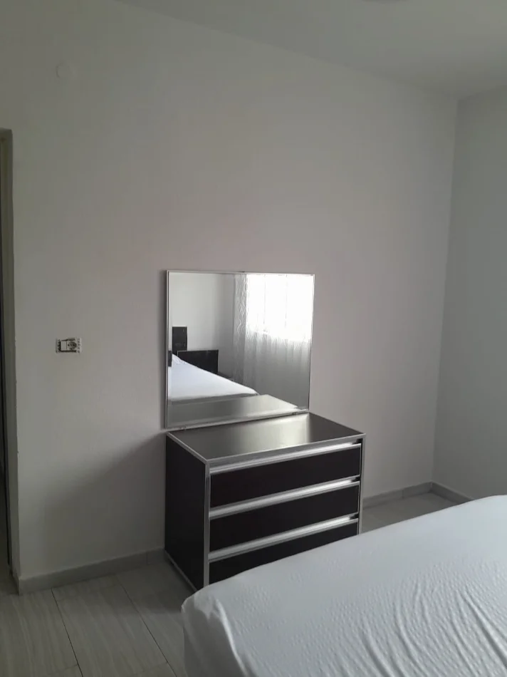 Tirane, jepet me qera nga Pronari, pa-komision apartament 1+1+Ballkon Kati 5, 70 m² 400 € (oslo)