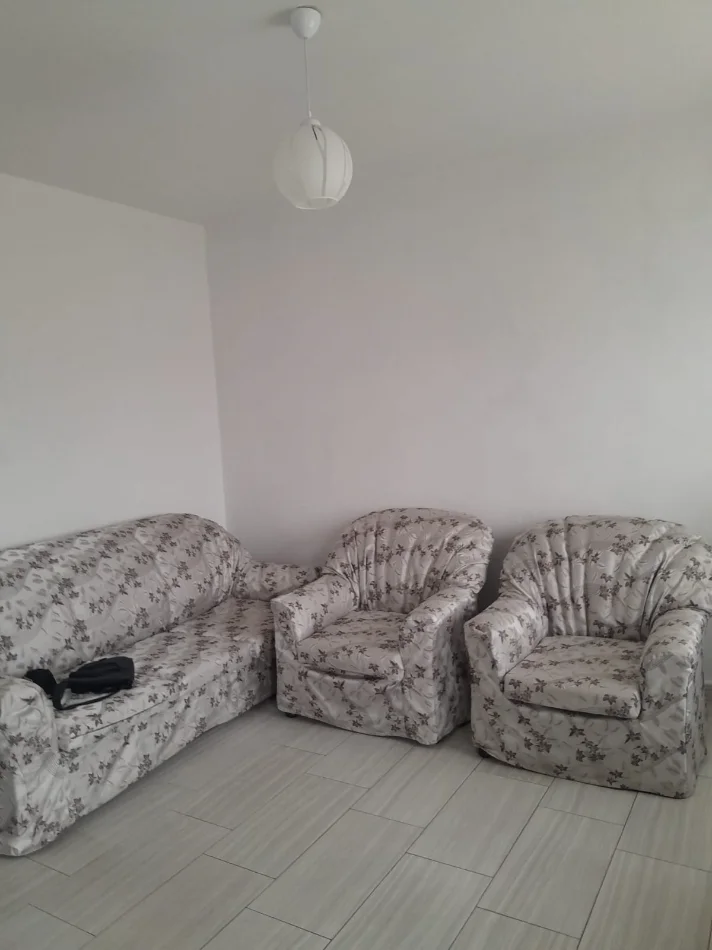 Tirane, jepet me qera nga Pronari, pa-komision apartament 1+1+Ballkon Kati 5, 70 m² 400 € (oslo)