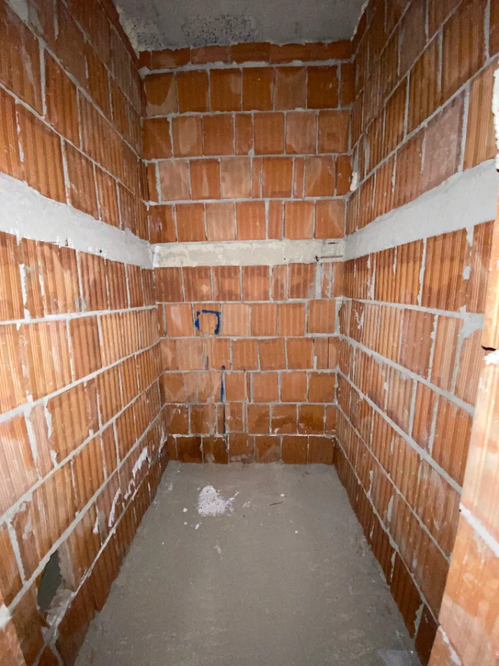 Tirane, shitet apartament 2+1 Kati 5, 172.000 € (Pranë Ish Burgut të Grave, Ali Dem)