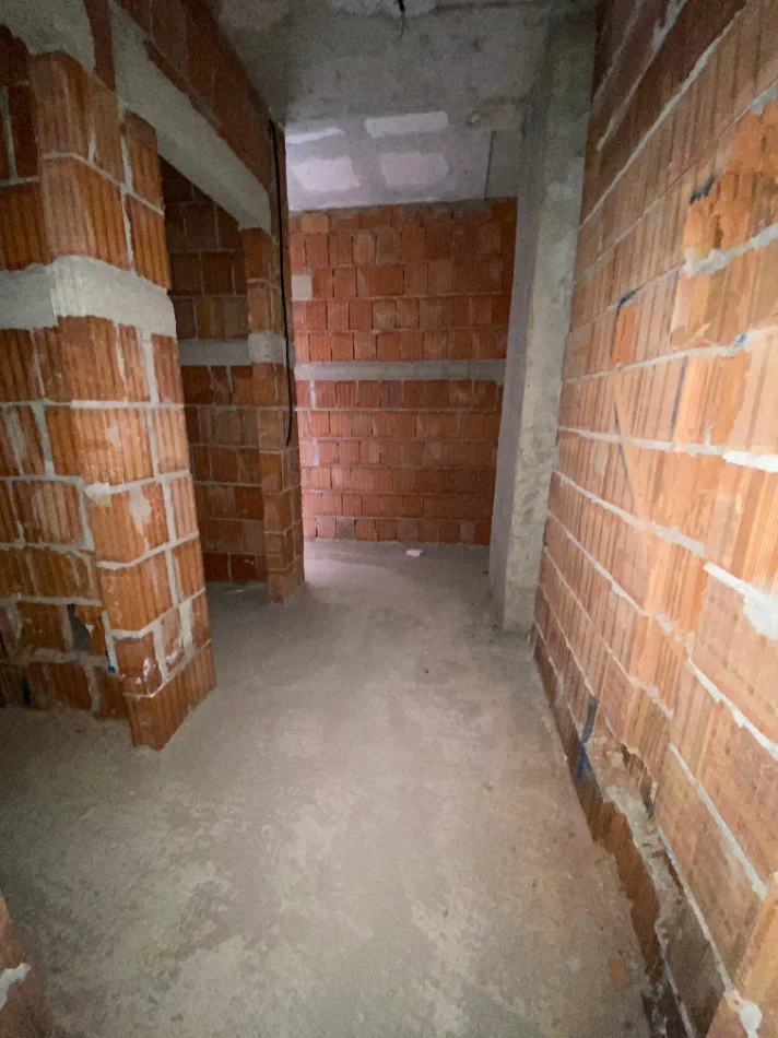 Tirane, shitet apartament 2+1 Kati 5, 172.000 € (Pranë Ish Burgut të Grave, Ali Dem)