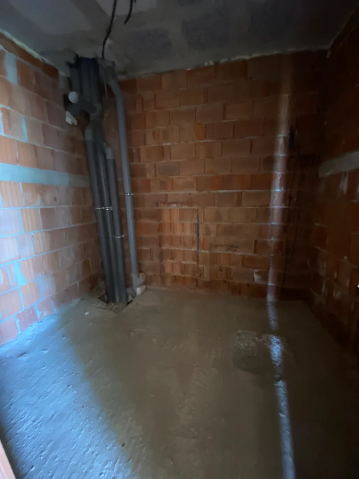 Tirane, shitet apartament 2+1 Kati 5, 172.000 € (Pranë Ish Burgut të Grave, Ali Dem)