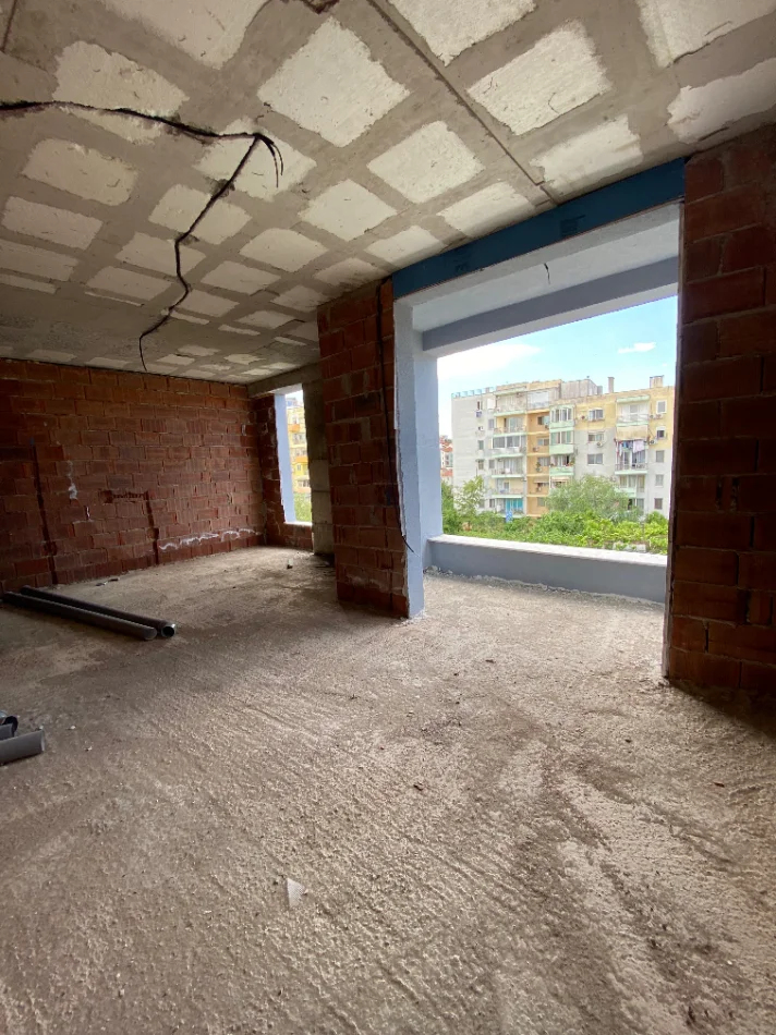 Tirane, shitet apartament 2+1 Kati 5, 172.000 € (Pranë Ish Burgut të Grave, Ali Dem)