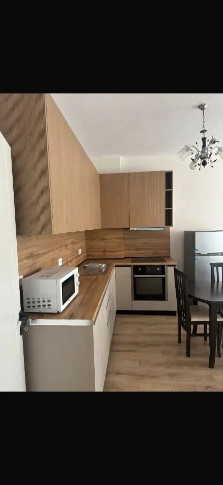 Tirane, jepet me qera Apartament 2+1 Kati 9,Mobiluar, Çmimi 500 € tek Terminali, Casa Italia, Tiranë.