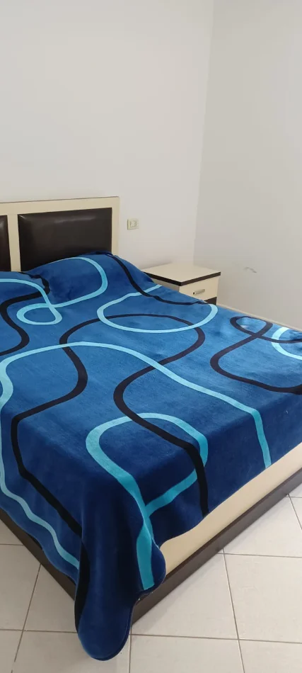 Tirane, jepet me qera Apartament 2+1, Mobiluar, Kati 4, Çmimi 40.000 Leke te Reja, në FRESK, Tiranë.