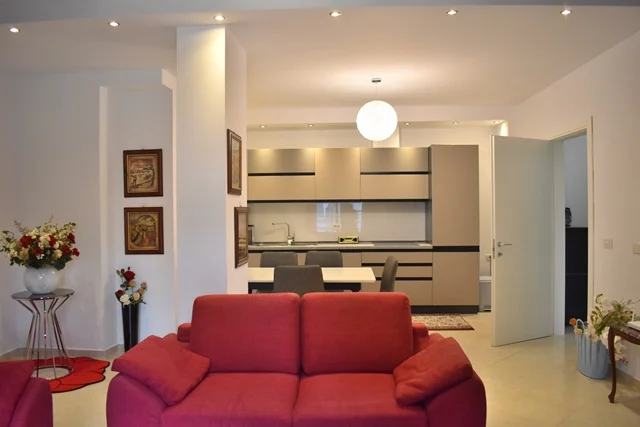 Tirane, jepet me qera apartament 3+1+Aneks+Ballkon Kati 7, 1.200 € 