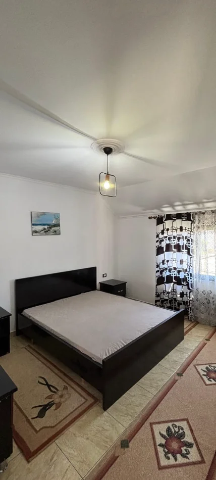 Tirane, jepet me qera Banesë 2+1 Kati 3, Mobiluar, 38.000 Lekë të Reja, Pranë Spitalit Amerikan 3, Yzberisht, Tirane.