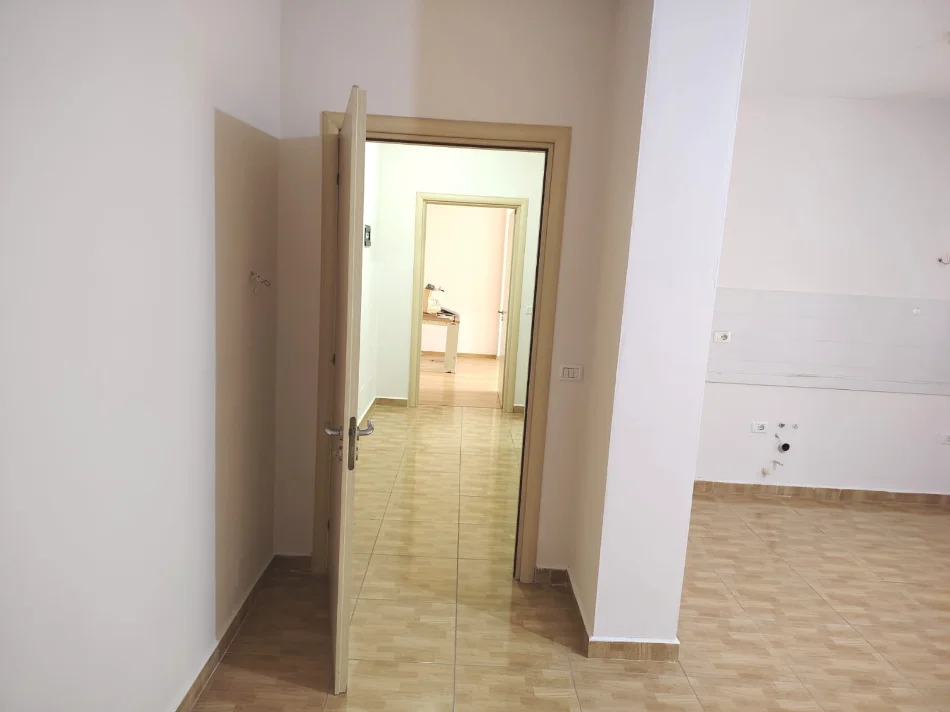 Shkoder, shitet apartament 1+1+Aneks+Ballkon Kati 2, 81 m² 120.000 € (Te Teatri Migjeni)
