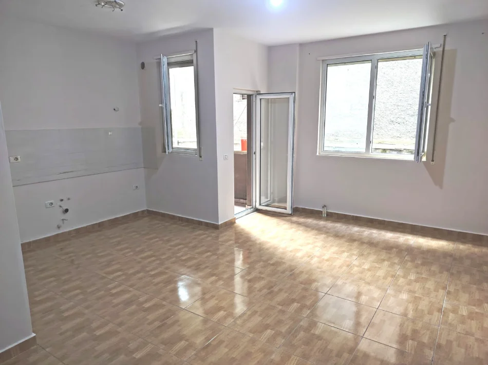 Shkoder, shitet apartament 1+1+Aneks+Ballkon Kati 2, 81 m² 120.000 € (Te Teatri Migjeni)