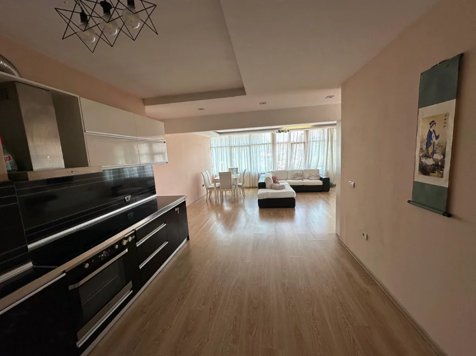 Tirane, jepet me qera Apartament 2+1+Ballkon, Kati 2, 140 m² ,Çmimi 65.000 Lekë të Reja, në Laprakë, Tiranë.