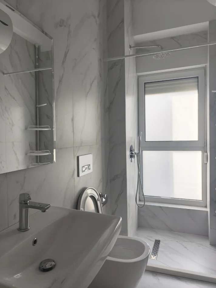 Tirane, jepet me qera apartament 2+1+Ballkon Kati 4, 100 m² 500 € 