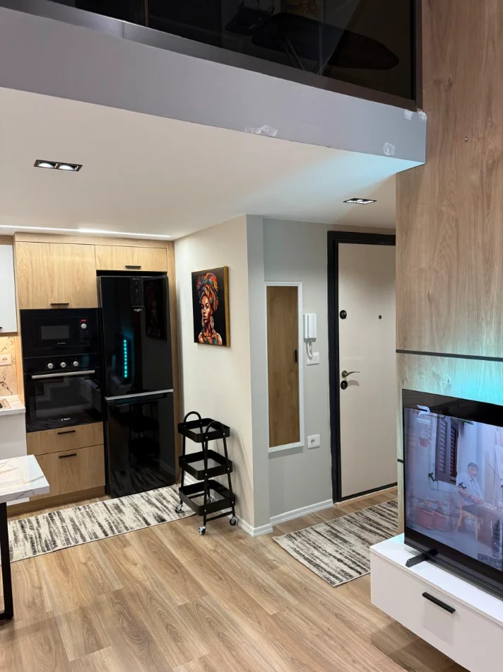 Tirane, jepet me qera apartament duplex 2+1+Ballkon Kati 1, 100 m² 600 € (KOMPLEKSI GOLDEN PARK, AMERIKAN 3)