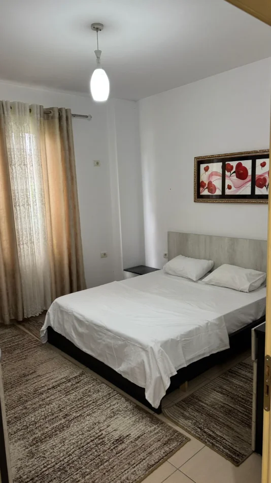 Tirane, jepet me qera Apartament 1+1 Kati 1 Banim, 75 m², Çmimi 45.000 Lekë të Reja, tek 5 Maj, Tirane.