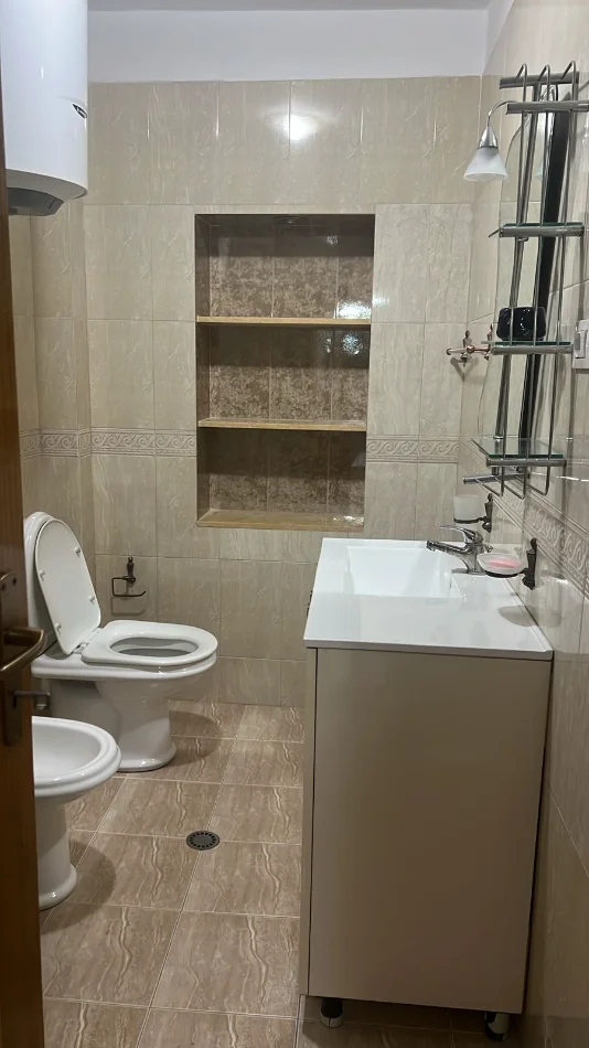 APARTAMENT 1+1 ME QIRA  500 € TE  RRUGA KAVAJES