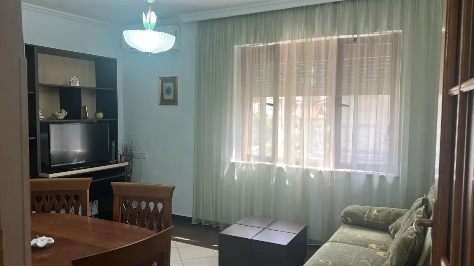 APARTAMENT 1+1 ME QIRA  500 € TE  RRUGA KAVAJES