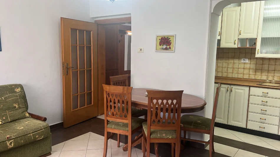 APARTAMENT 1+1 ME QIRA  500 € TE  RRUGA KAVAJES