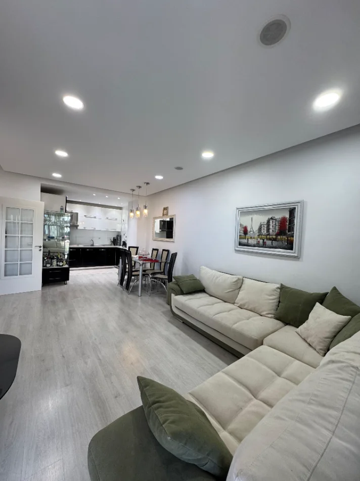 Tirane, jepet me qera 1+1+Ballkon Kati 6, 500 € 