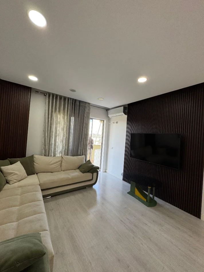 Tirane, jepet me qera 1+1+Ballkon Kati 6, 500 € 