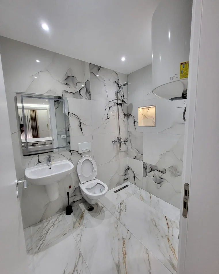 Tirane, jepet me qera apartament 2+1+Ballkon Kati 5, 120 m² 1.000 € (Kodra e Diellit)