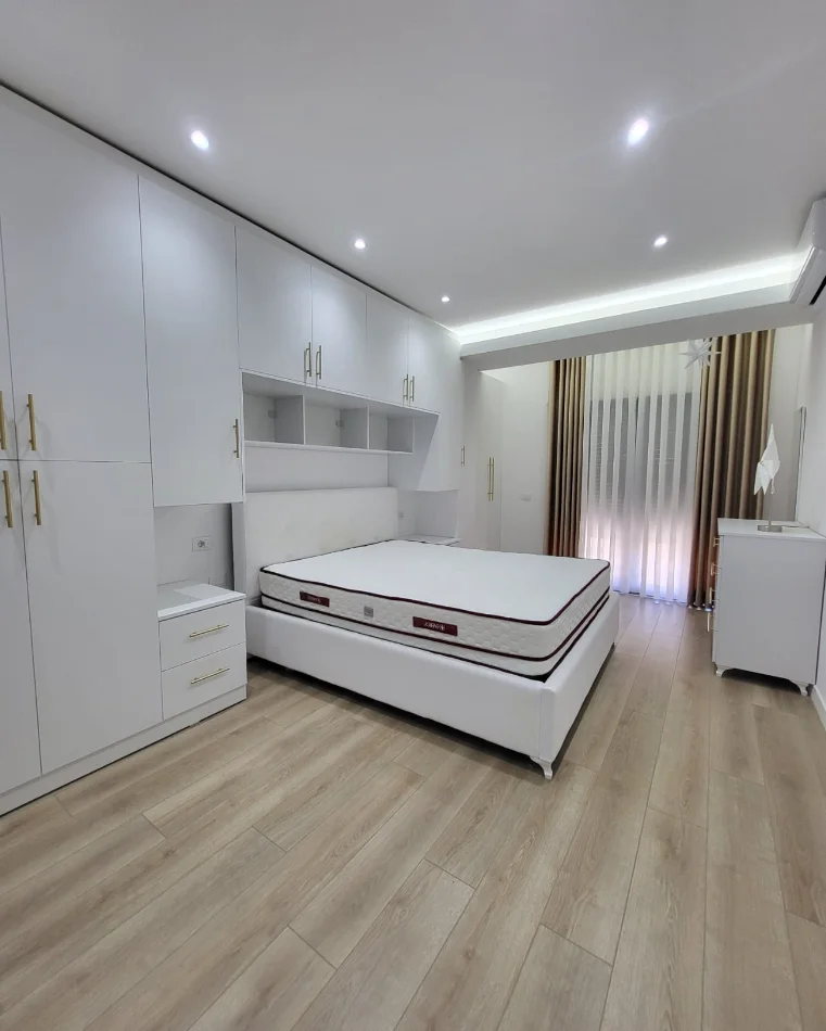 Tirane, jepet me qera apartament 2+1+Ballkon Kati 5, 120 m² 1.000 € (Kodra e Diellit)
