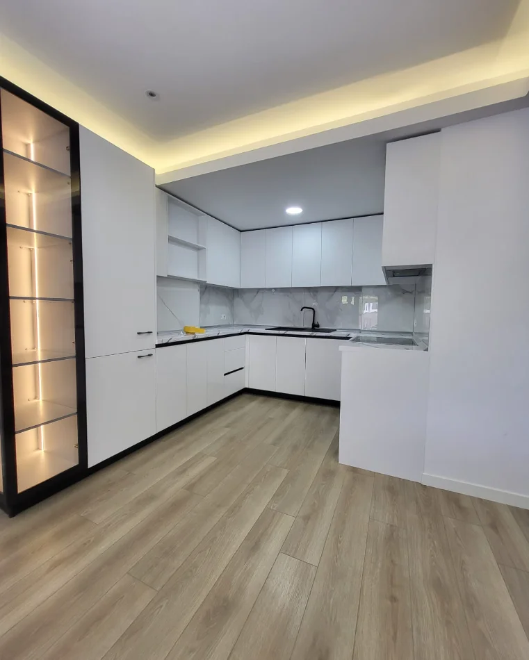 Tirane, jepet me qera apartament 2+1+Ballkon Kati 5, 120 m² 1.000 € (Kodra e Diellit)