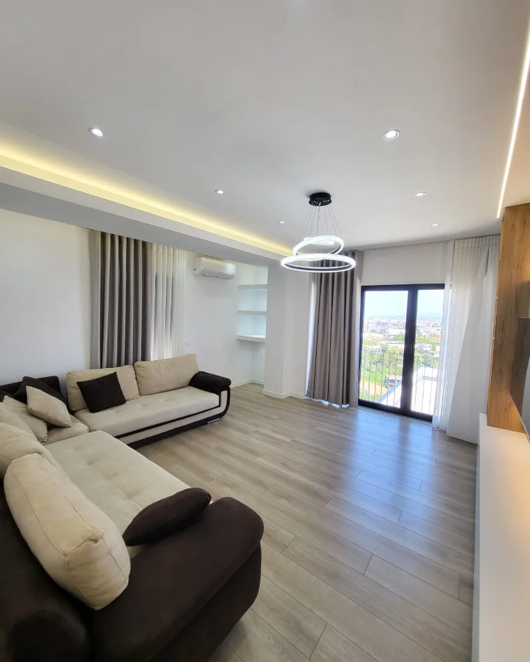 Tirane, jepet me qera apartament 2+1+Ballkon Kati 5, 120 m² 1.000 € (Kodra e Diellit)