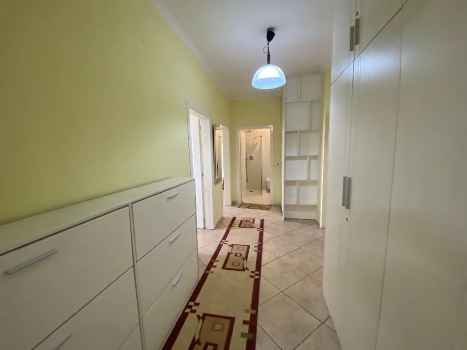 Tirane, shitet apartament 2+1+Ballkon Kati 8, 105 m² 220.000 € (Pazari i Ri)